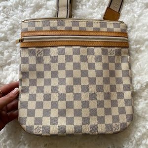 Louis Vuitton Pochette Bosphore.